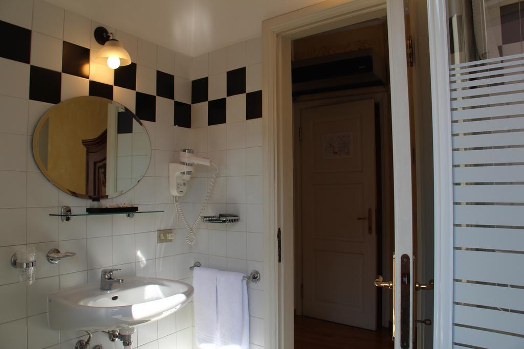 Albergo Bologna Βαρέζε Εξωτερικό φωτογραφία