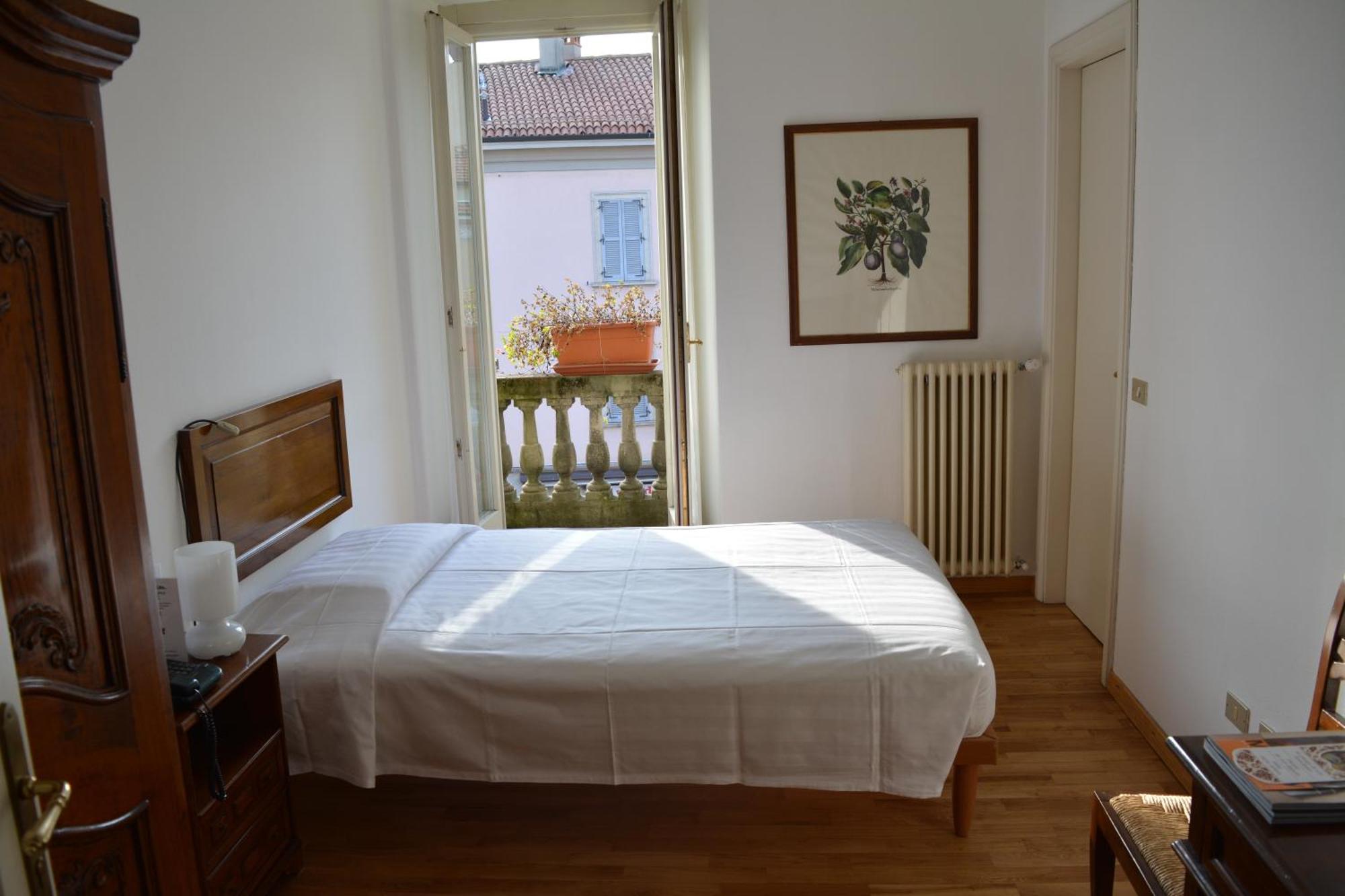 Albergo Bologna Βαρέζε Δωμάτιο φωτογραφία
